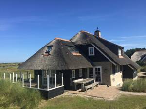 vakantiehuis met trampoline, vakantiehuis 10 personen, 10 persoons vakantiehuis, vakantievilla ameland, vakantie met hond, kat mee op vakantie (260), huisje met sauna huren ameland, vakantievilla ameland, vakantiehuis met wifi, huisje ameland huren, huisje huren ameland, vrijstaand vakantiehuis, vakantiehuis met parkeerplaats, modern vakantiehuis, modern huisje, vakantiehuis met wasmachine en droger, vakantiehuis met vloerverwarming, ballum huisje huren, vakantiehuis ballum ameland, vakantiehuis ballum, vakantiehuis met huisdieren, vakantiehuis met open haard